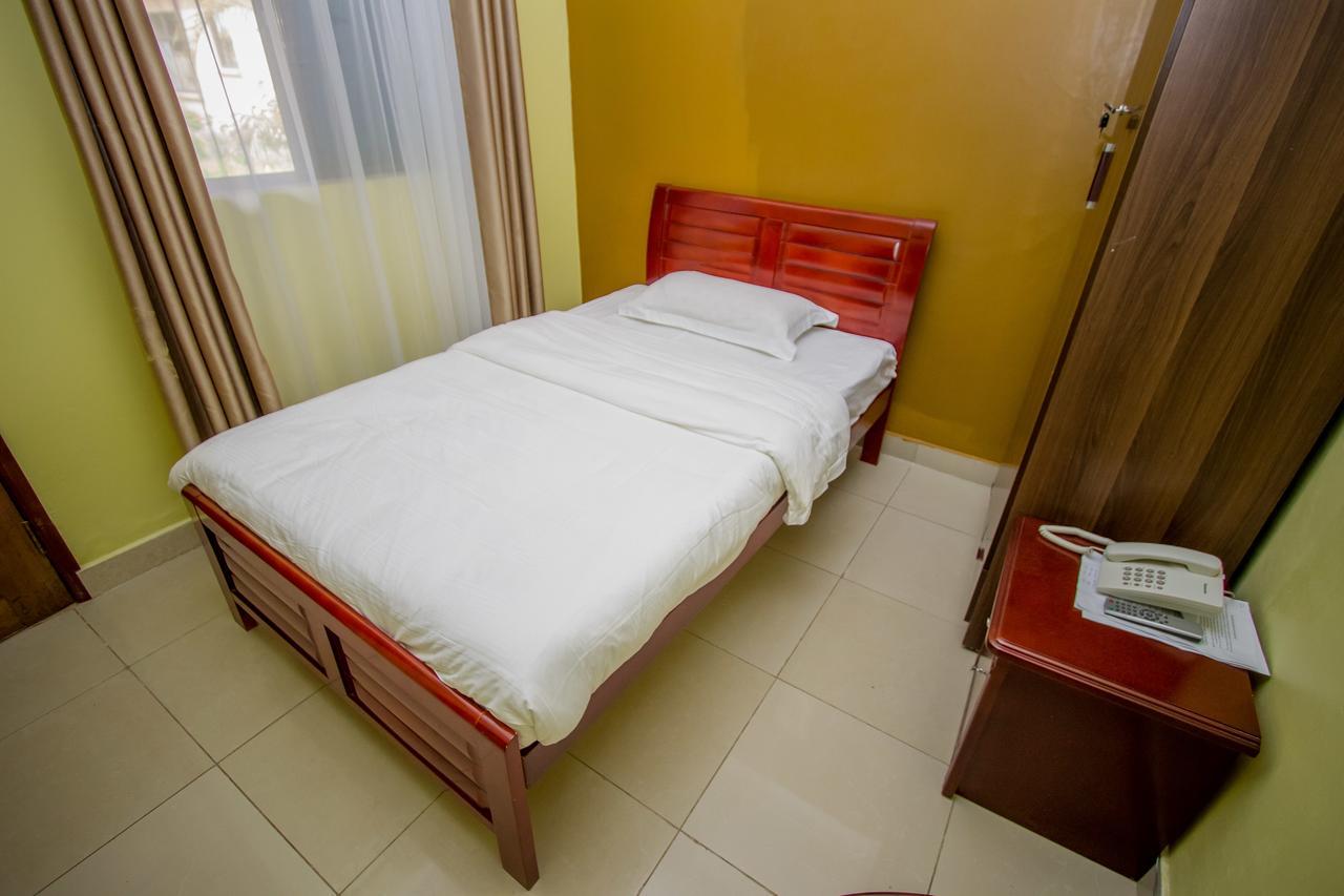 Tuzza Hotel Bushenyi Buitenkant foto