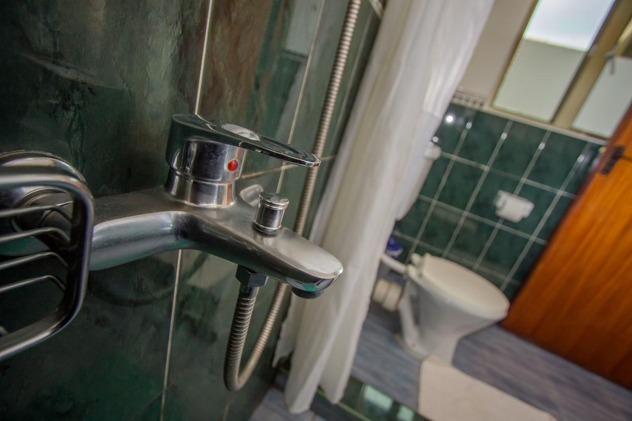 Tuzza Hotel Bushenyi Buitenkant foto