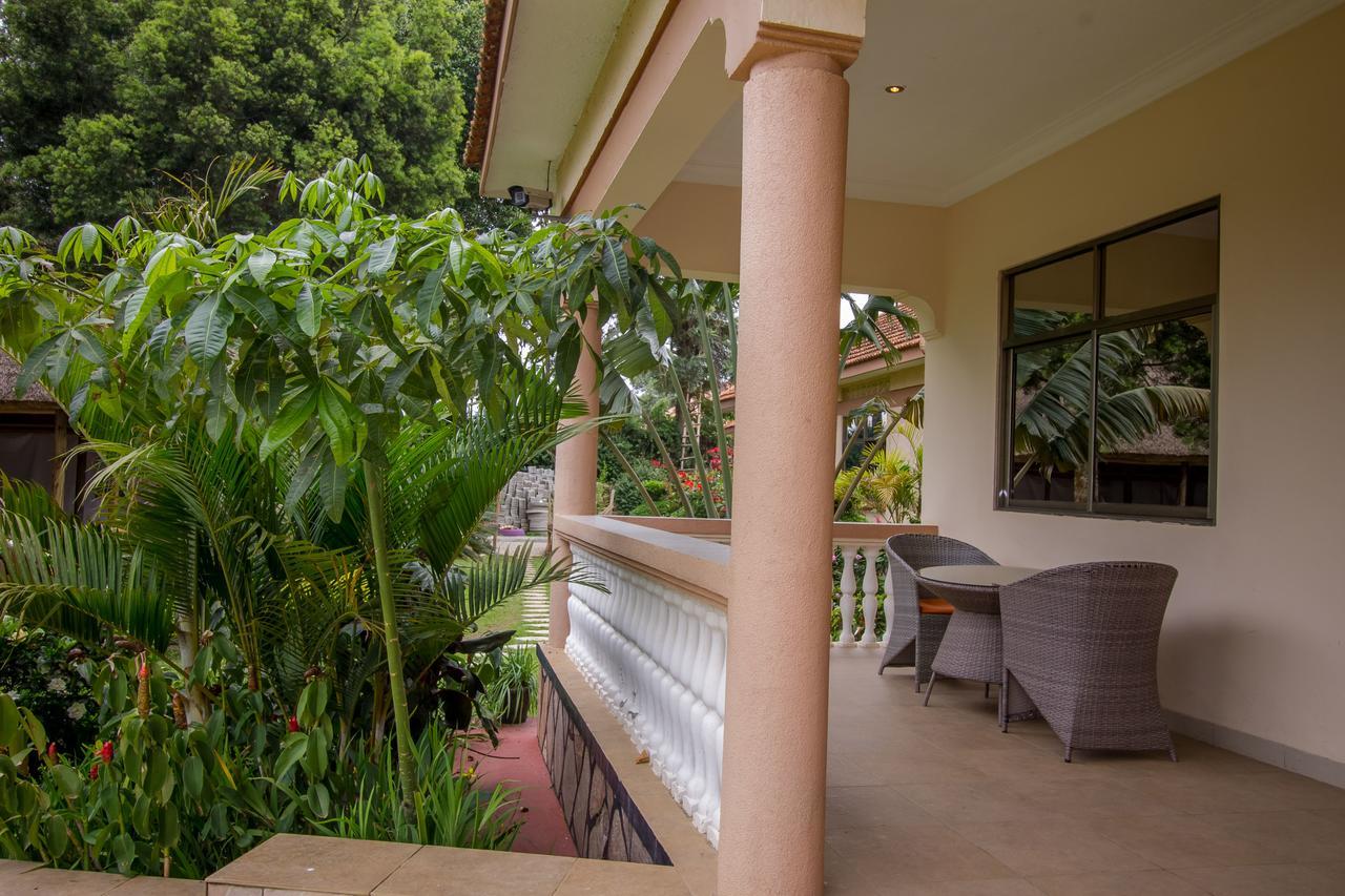 Tuzza Hotel Bushenyi Buitenkant foto