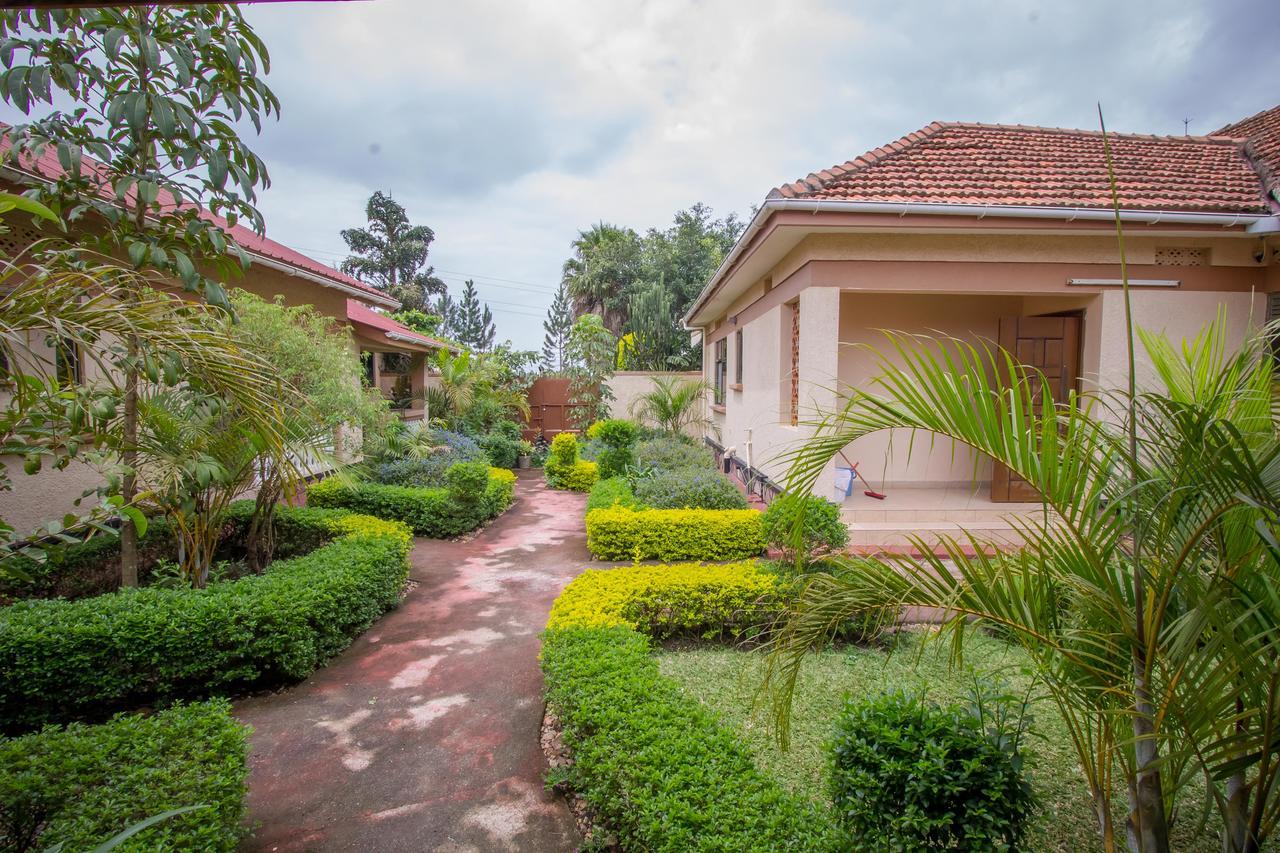 Tuzza Hotel Bushenyi Buitenkant foto