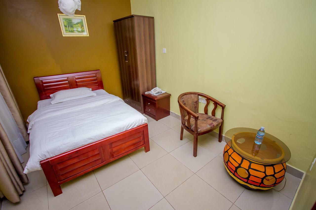 Tuzza Hotel Bushenyi Buitenkant foto