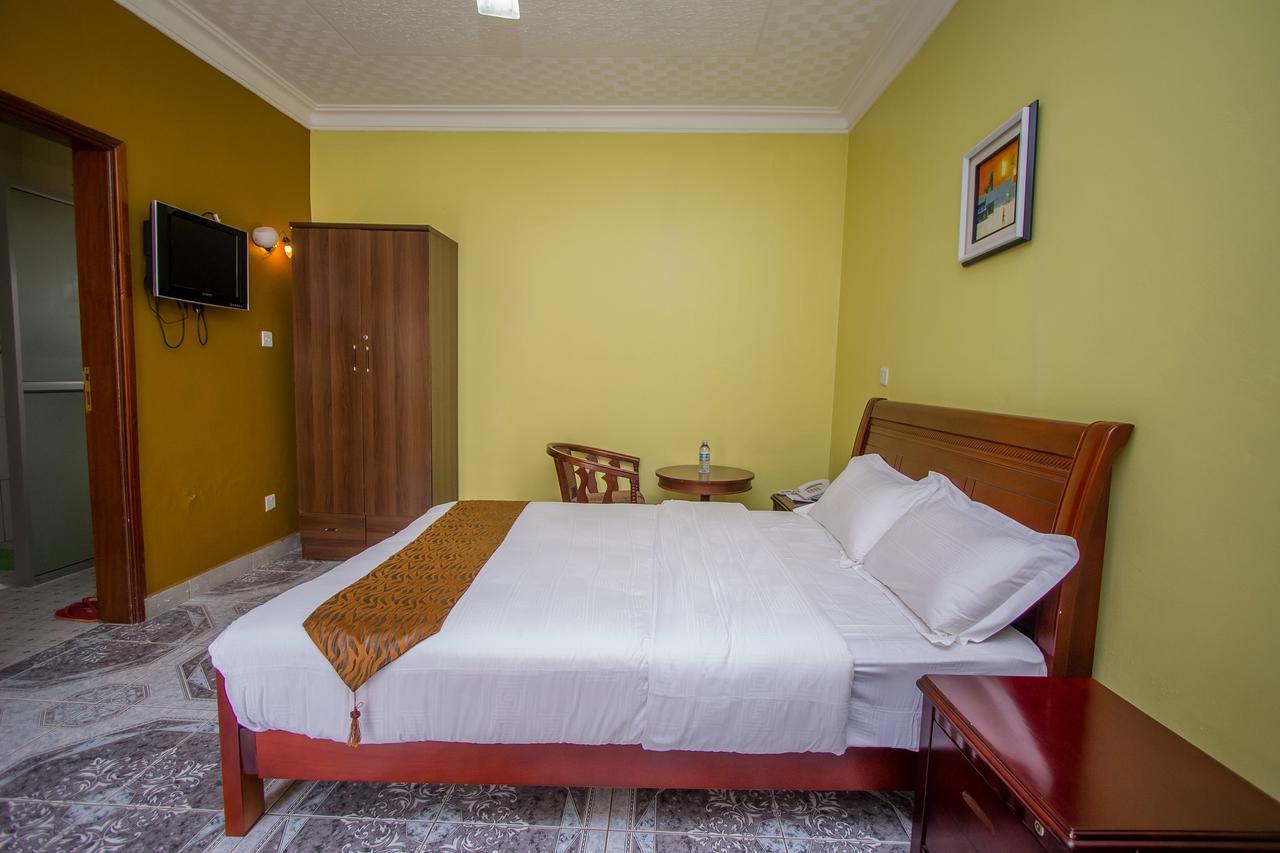 Tuzza Hotel Bushenyi Buitenkant foto