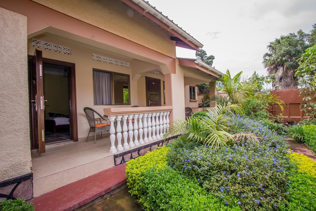 Tuzza Hotel Bushenyi Buitenkant foto