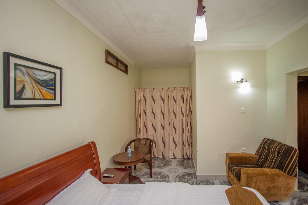 Tuzza Hotel Bushenyi Buitenkant foto