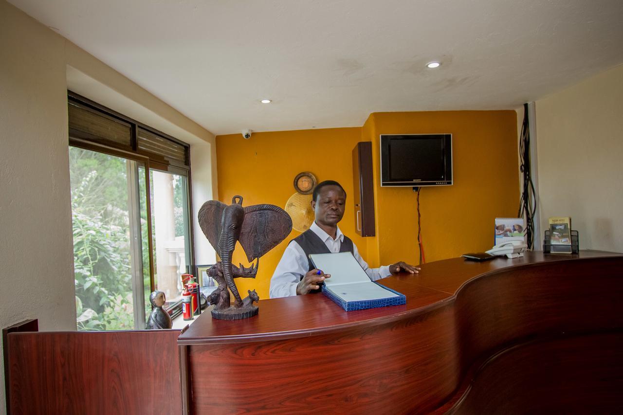 Tuzza Hotel Bushenyi Buitenkant foto