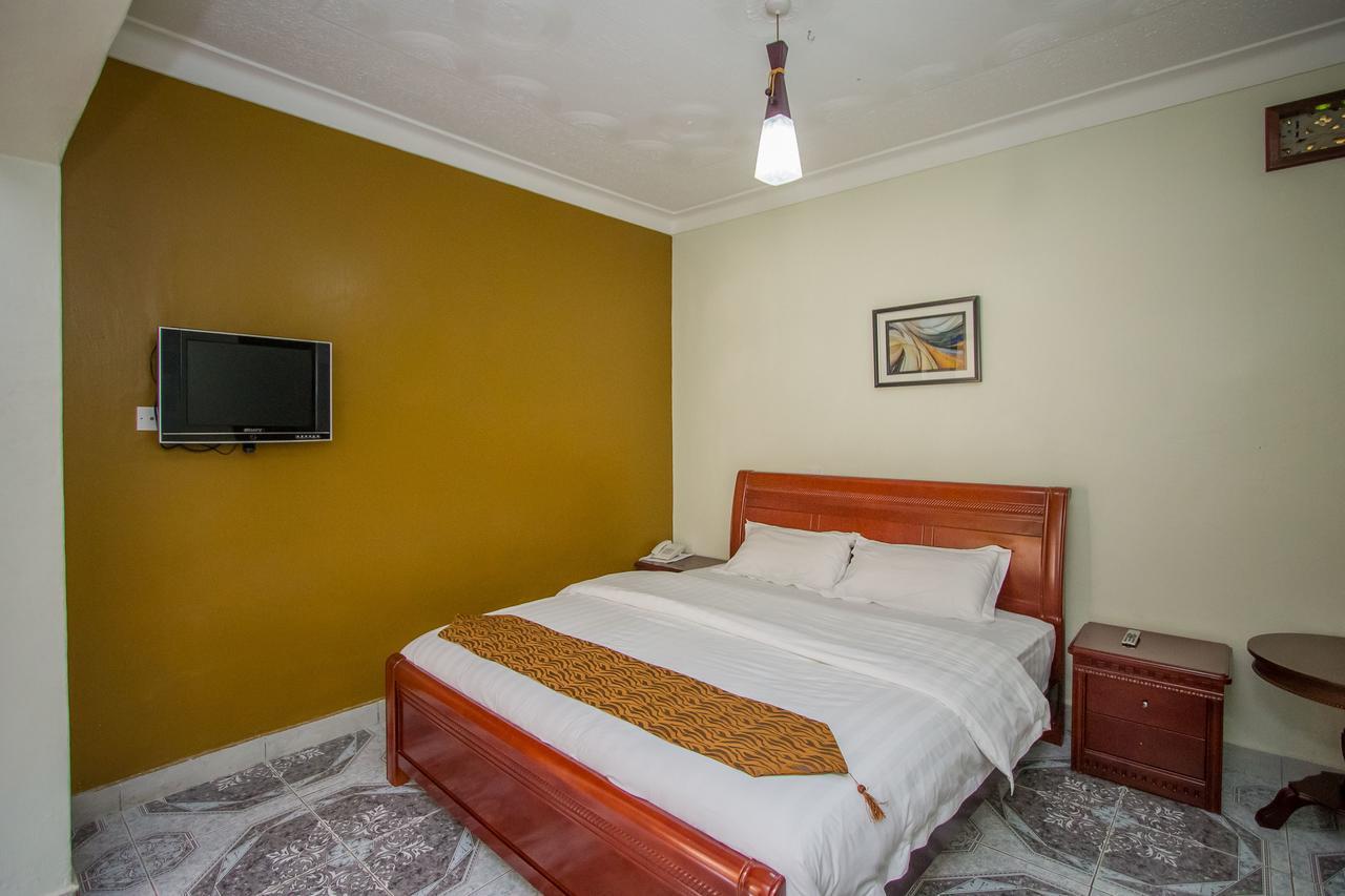 Tuzza Hotel Bushenyi Buitenkant foto