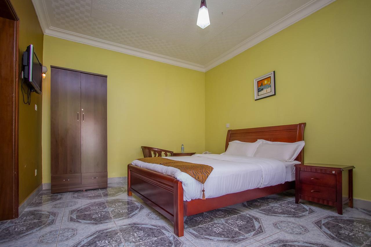 Tuzza Hotel Bushenyi Buitenkant foto