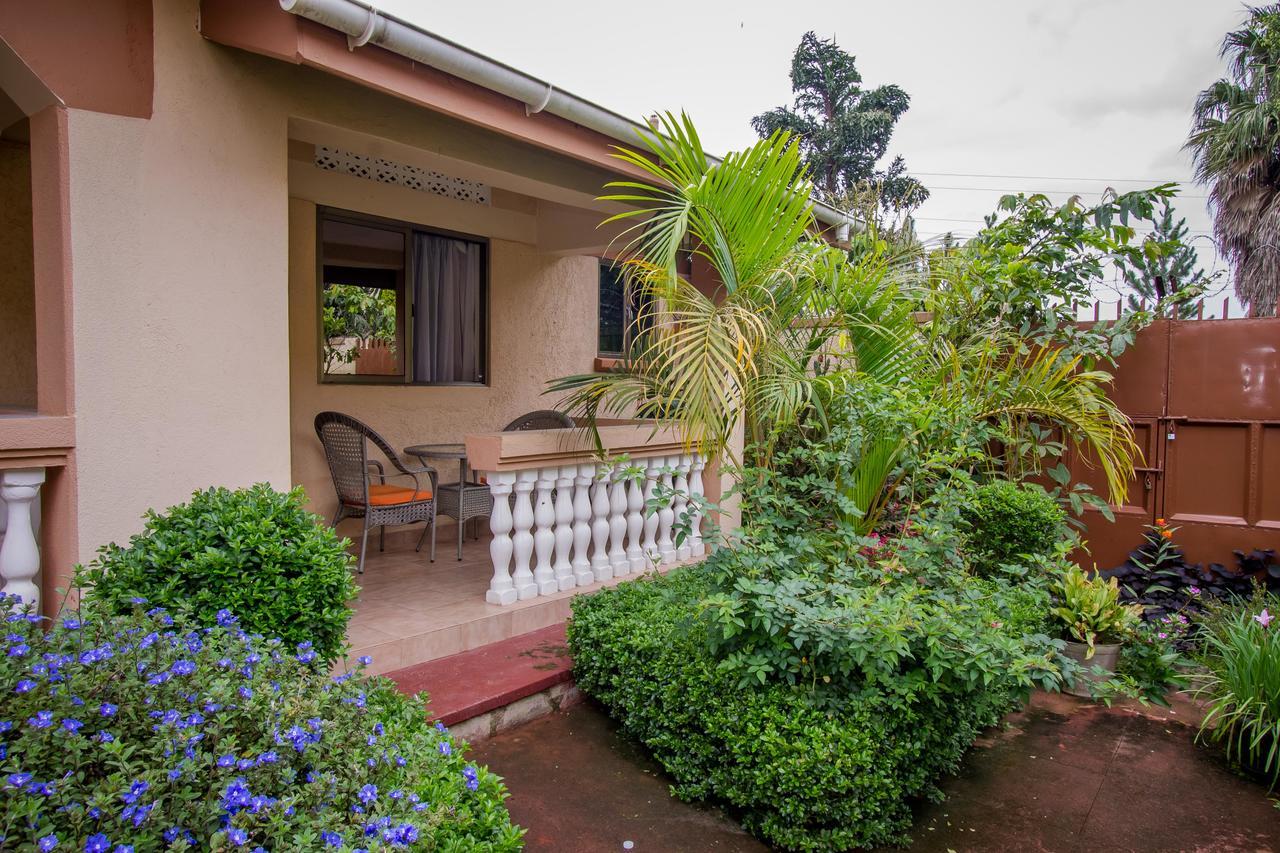 Tuzza Hotel Bushenyi Buitenkant foto